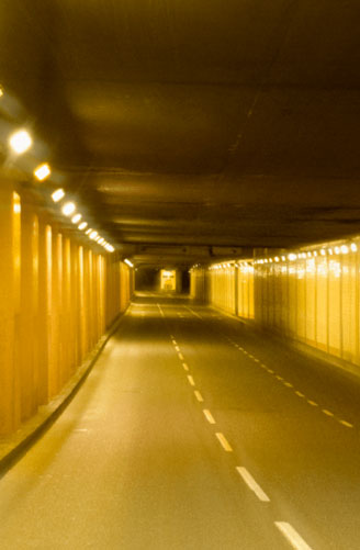 Шофиране през тунел